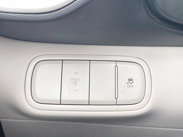 Used 2025 Hyundai Venue SEL FWD image 17