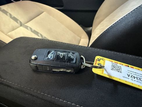 Used 2018 Volkswagen Beetle 2.0T Coast image 25