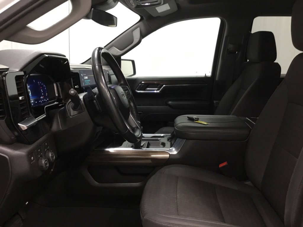 Used 2024 Chevrolet Silverado 1500 RST AWD/4WD image 5