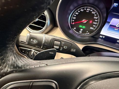 Used 2019 Mercedes-Benz GLC 300 4MATIC image 50