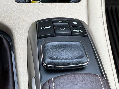 Used 2018 Lexus ES 350 w/ Luxury Package w/Wood Trim image 26