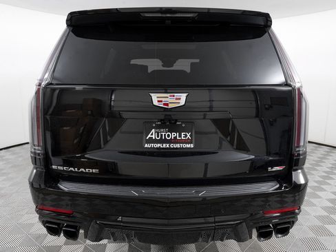 Used 2026 Cadillac Escalade V AWD/4WD image 6