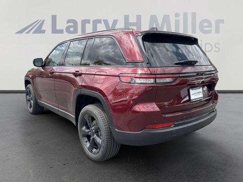 New 2025 Jeep Grand Cherokee Limited w/ Black Appearance Package image 6