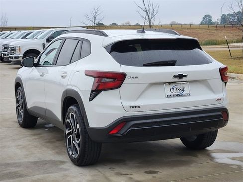 Certified 2024 Chevrolet Trax RS w/ Sunroof Package image 8