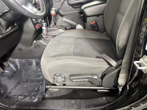 Used 2018 Jeep Wrangler Unlimited Rubicon w/ Steel Bumper Group image 7