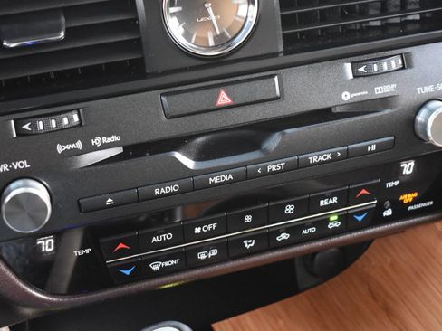 Used 2019 Lexus RX 450hL Base AWD 4dr SUV image 34