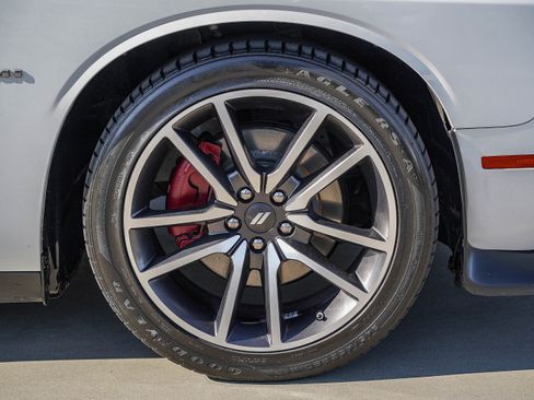 Used 2022 Dodge Challenger R/T w/ Plus Package image 7