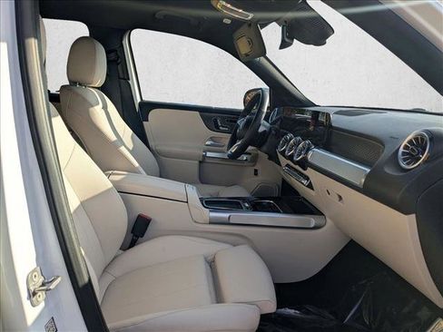 Certified 2025 Mercedes-Benz GLB 250 4MATIC image 21