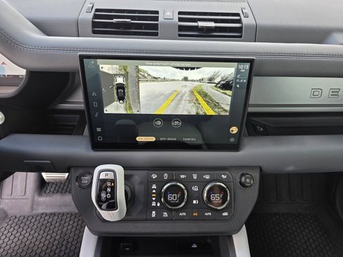 Used 2025 Land Rover Defender 110 AWD/4WD image 22