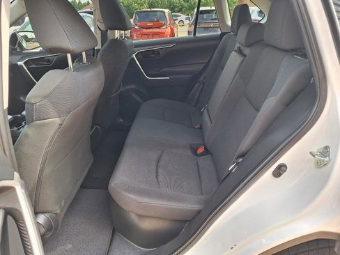 Used 2021 Toyota RAV4 LE AWD/4WD image 18