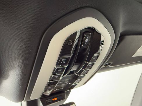 Certified 2026 Porsche Macan AWD/4WD image 19