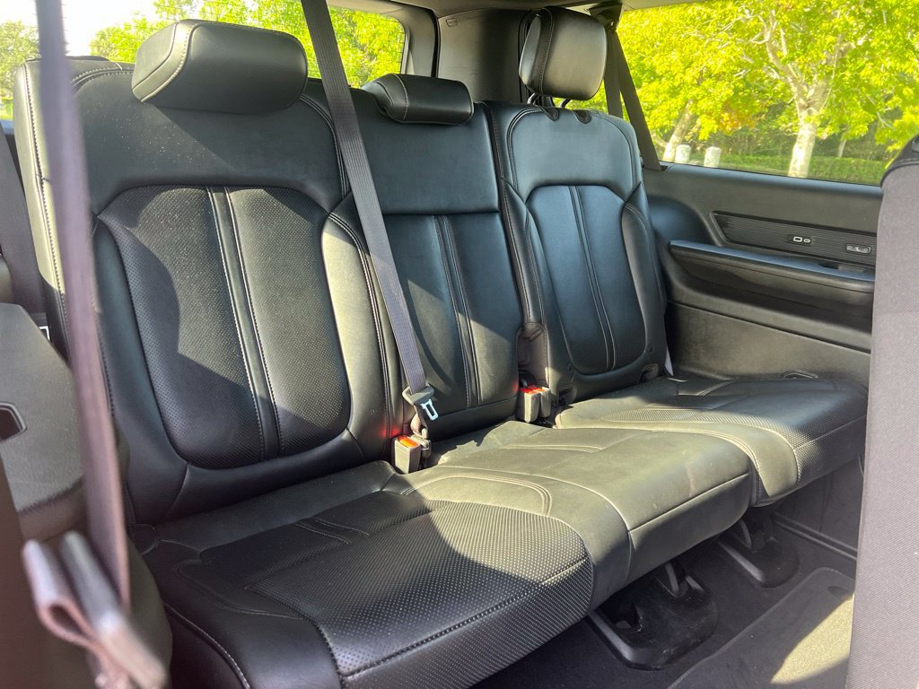 Certified 2024 Jeep Wagoneer L Series II w/ Flexible Seating Group AWD/4WD image 22