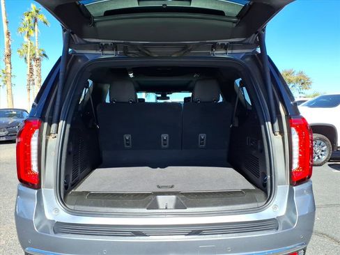 Used 2021 GMC Yukon XL SLT w/ SLT Premium Package image 10