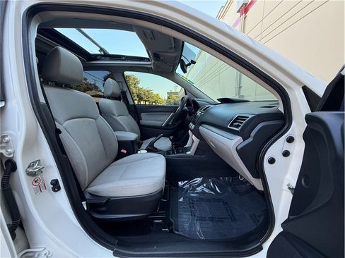 Used 2017 Subaru Forester 2.5i Premium AWD/4WD image 9