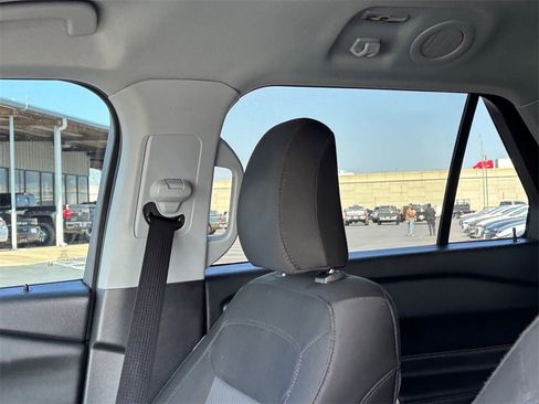 Used 2024 Ford Explorer XLT image 13