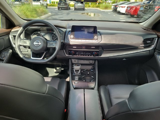 Used 2023 Nissan Rogue SV w/ SV Premium B Package FWD image 14