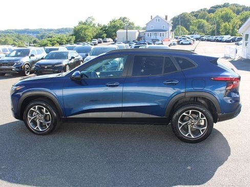 Used 2024 Chevrolet Trax LT w/ Driver Confidence Package FWD image 4