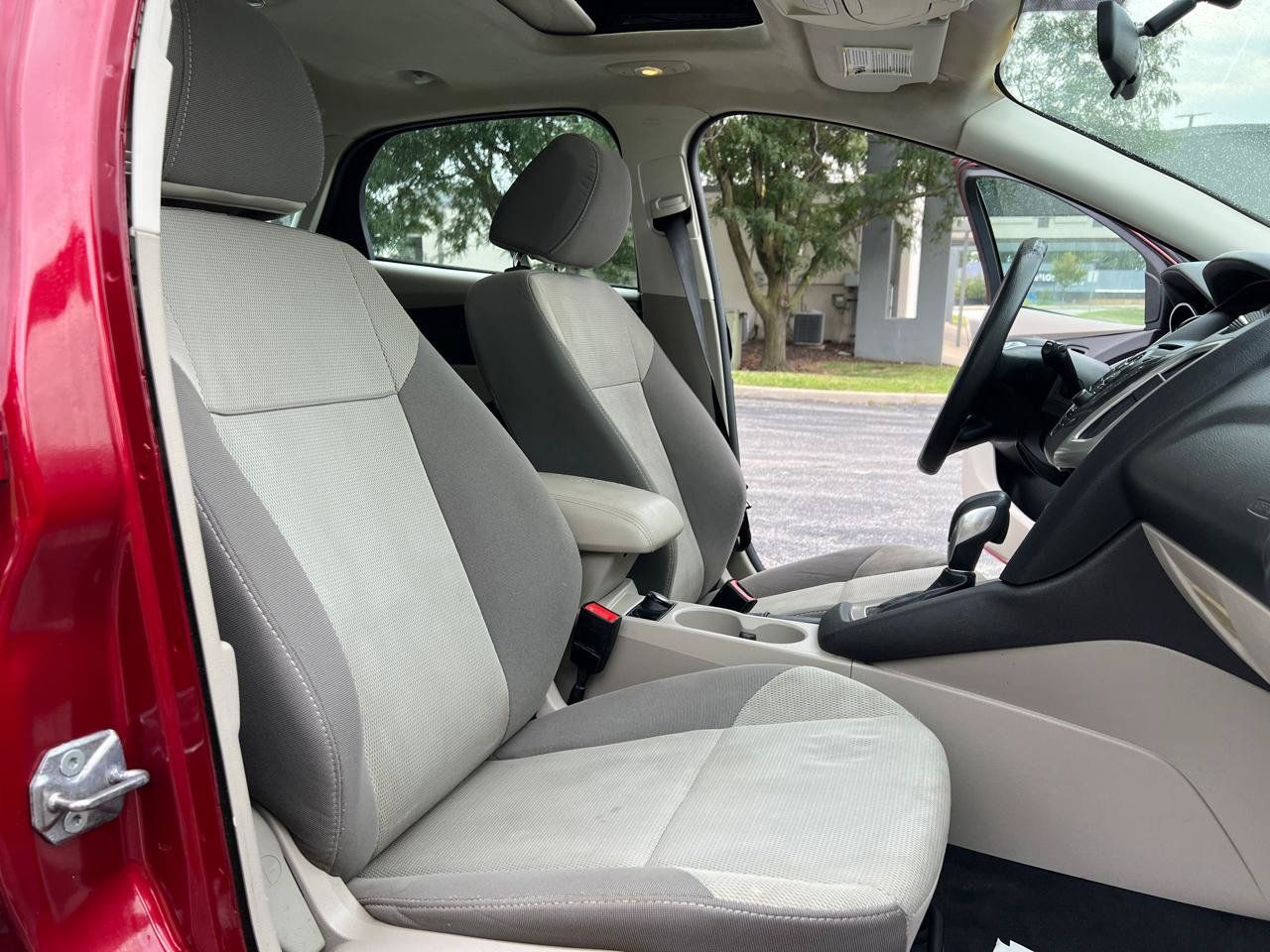 Used 2014 Ford Focus SE FWD image 34