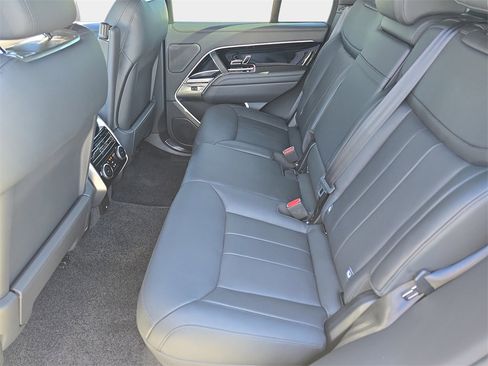 Certified 2025 Land Rover Range Rover SE image 15