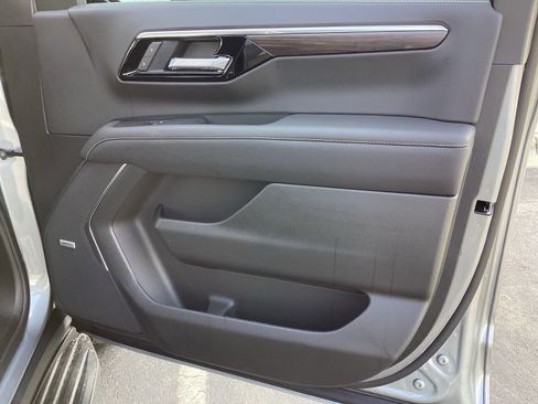 New 2026 Chevrolet Suburban Premier AWD/4WD image 25
