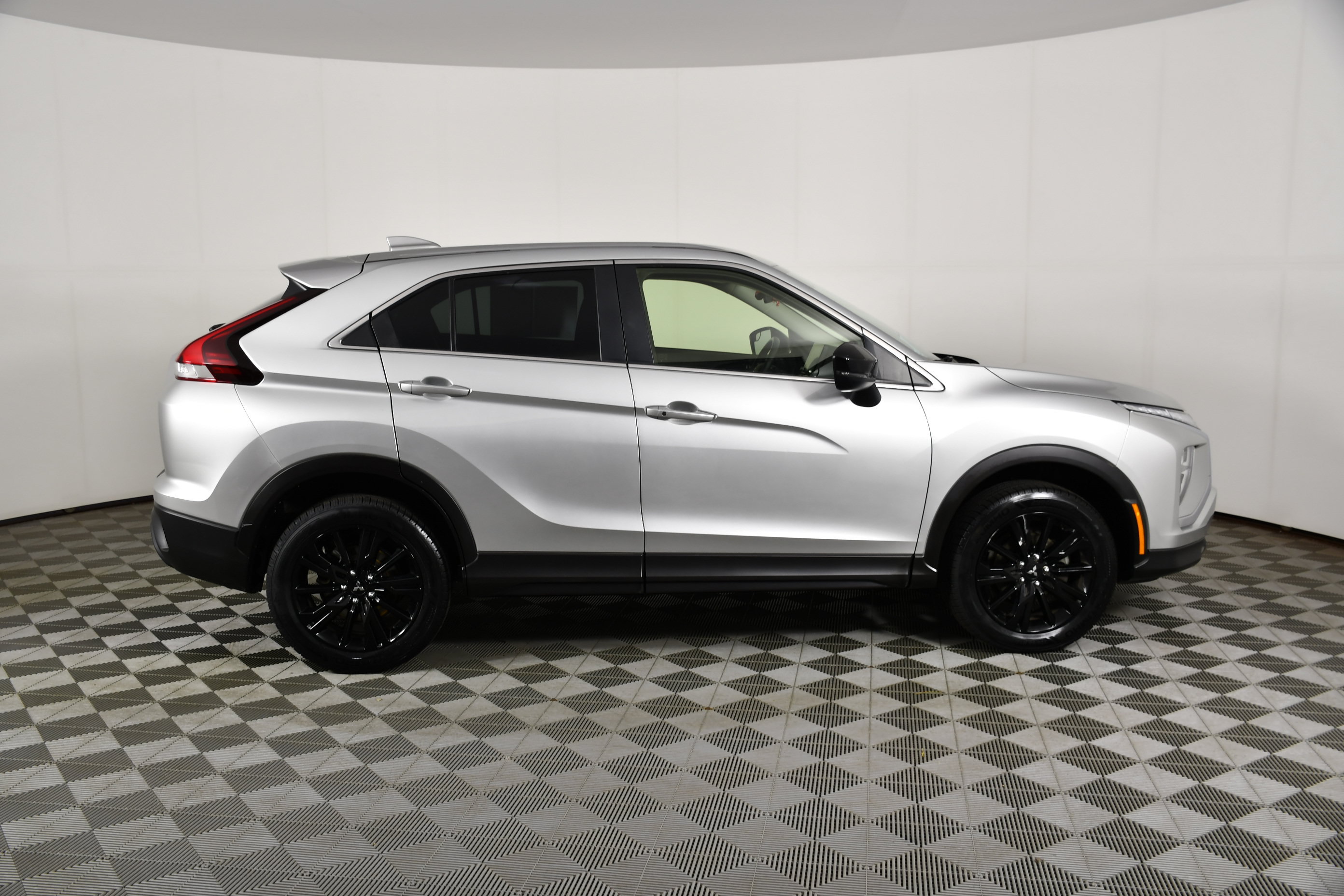 Used 2024 Mitsubishi Eclipse Cross LE AWD/4WD image 5