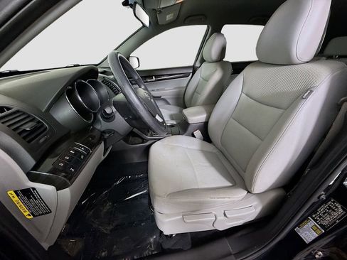 Used 2011 Kia Sorento LX image 18