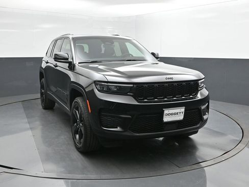 New 2025 Jeep Grand Cherokee Altitude image 22