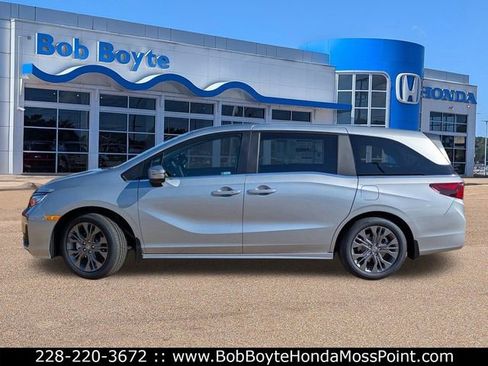 New 2026 Honda Odyssey Touring image 2