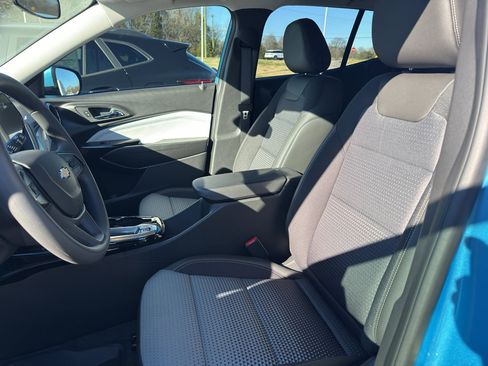New 2026 Chevrolet Trax LT w/ Sunroof Package image 8