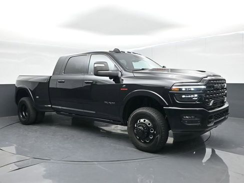 Used 2025 RAM 3500 Limited AWD/4WD image 2