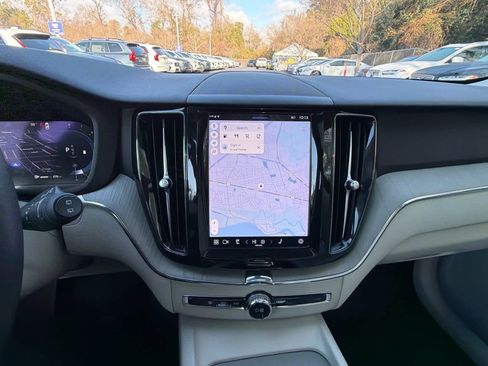 Certified 2023 Volvo XC60 B5 Plus image 31