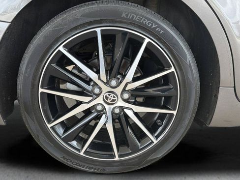 Used 2024 Toyota Camry SE FWD image 25