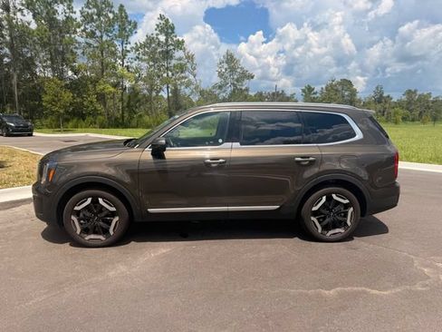 Used 2025 Kia Telluride S FWD image 15