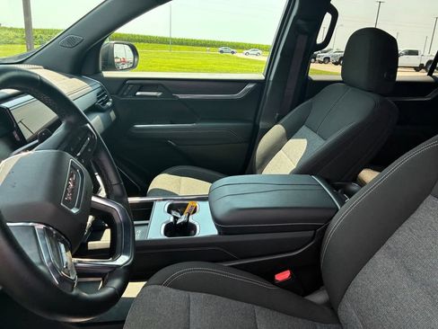 Used 2025 GMC Acadia Elevation AWD/4WD image 17