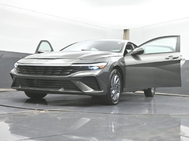 Used 2026 Hyundai Elantra Hybrid FWD image 50