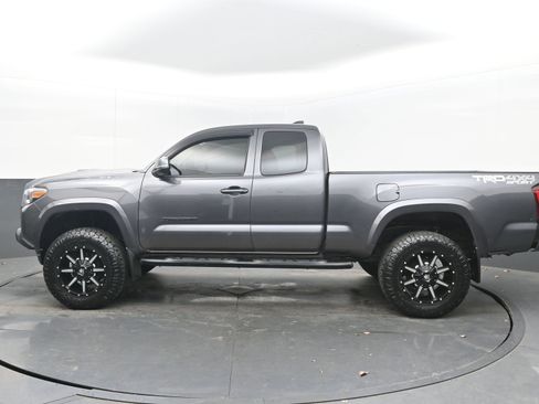 Used 2019 Toyota Tacoma TRD Sport w/ Technology Package image 7