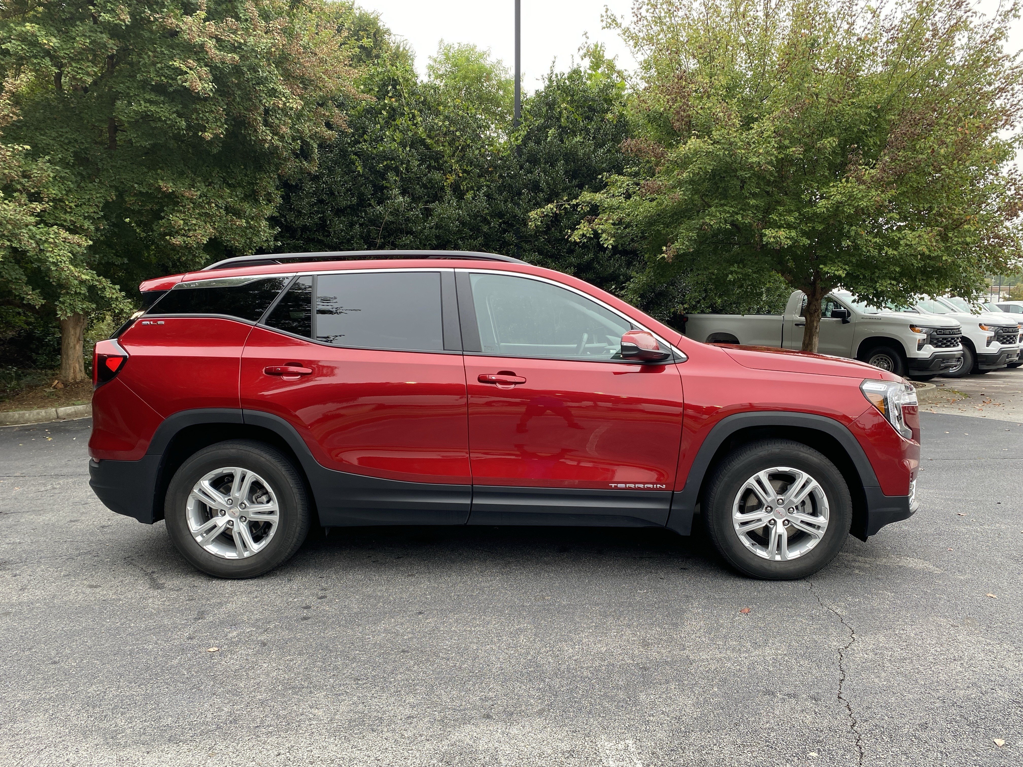 Used 2024 GMC Terrain SLE w/ Driver Convenience Package AWD/4WD image 10