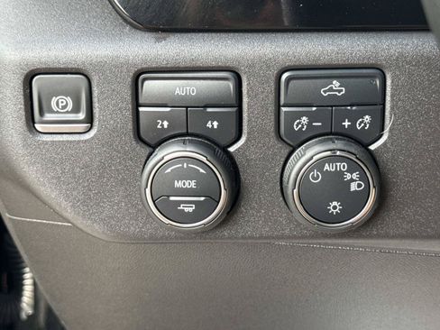 Used 2025 Chevrolet Silverado 1500 LT AWD/4WD image 19