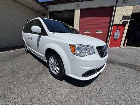 Used 2019 Dodge Grand Caravan SXT FWD image 11