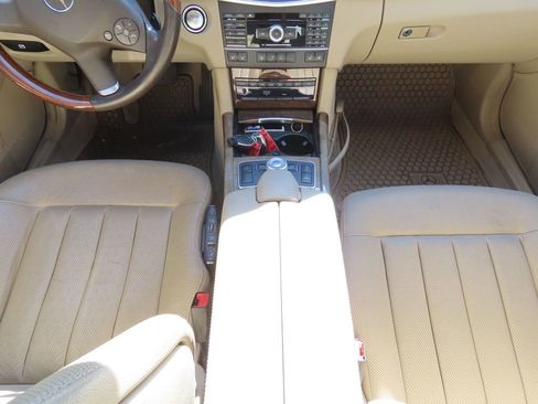 Used 2011 Mercedes-Benz E 550 Sedan image 9