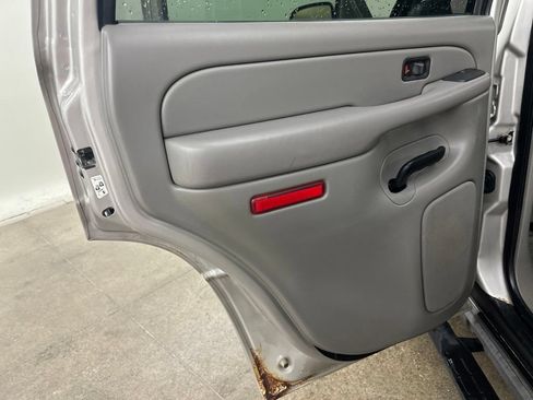 Used 2004 Chevrolet Tahoe Z71 w/ Z71 Preferred Equipment Group AWD/4WD image 29