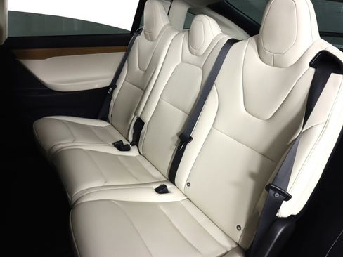 Used 2018 Tesla Model X 75D image 31