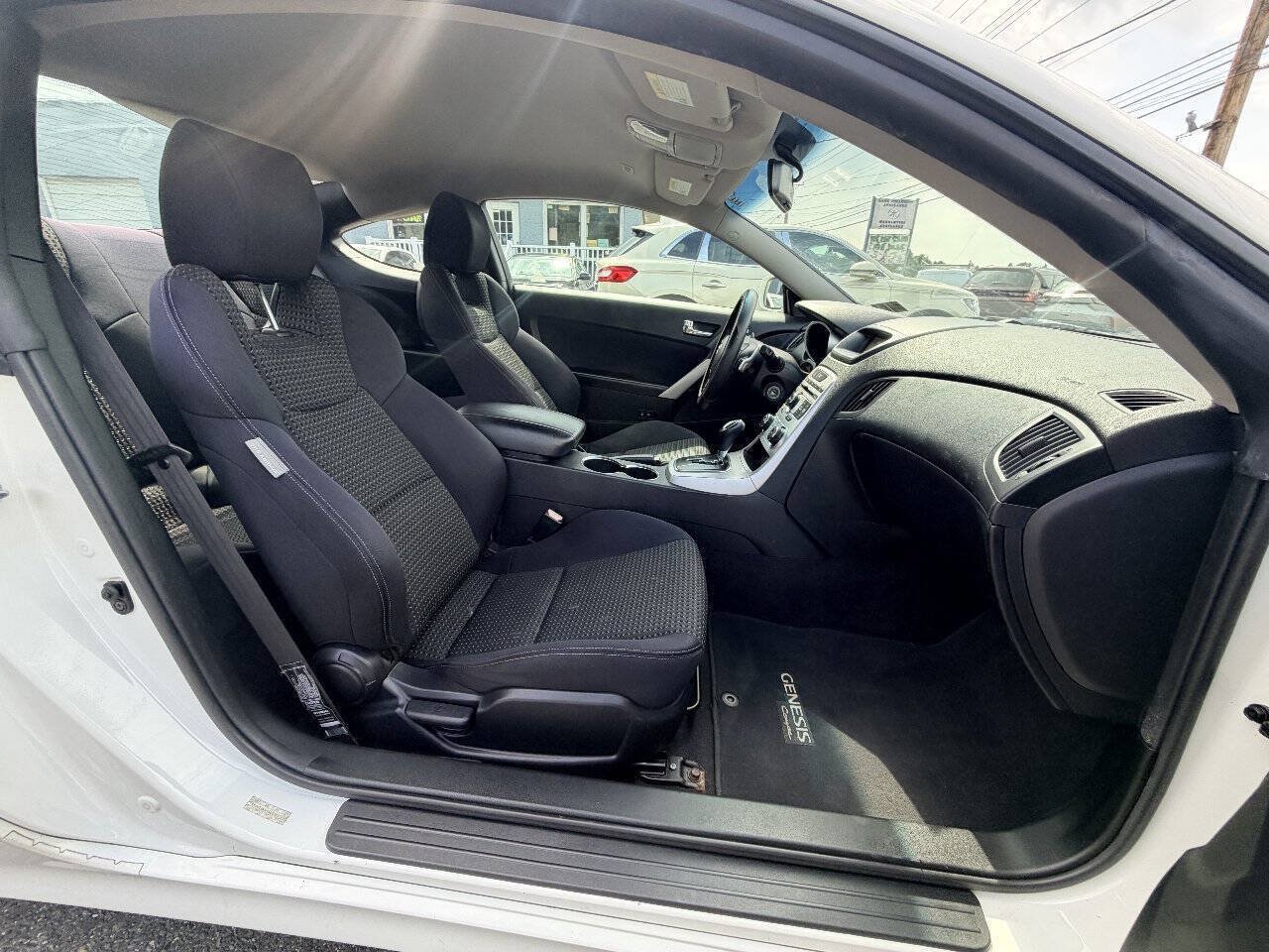 Used 2010 Hyundai Genesis 2.0T RWD image 32