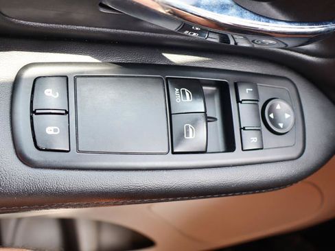 Used 2012 Dodge Grand Caravan SE FWD image 19