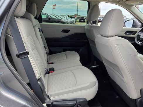 Used 2024 Nissan Pathfinder SV AWD/4WD image 16