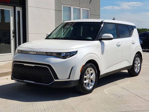 Used 2023 Kia Soul LX w/ LX Technology Package FWD image 24