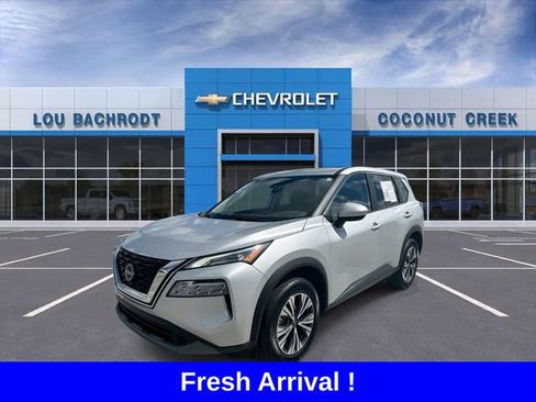 Used 2023 Nissan Rogue SV image 4