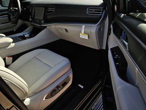New 2026 Jeep Grand Wagoneer Limited AWD/4WD image 8