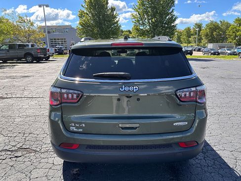 Used 2020 Jeep Compass Latitude w/ Cold Weather Group AWD/4WD image 4