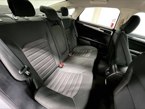Used 2020 Ford Fusion SE FWD image 32